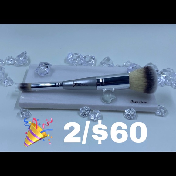 it cosmetics Other - 🎉 It Duel End Brush